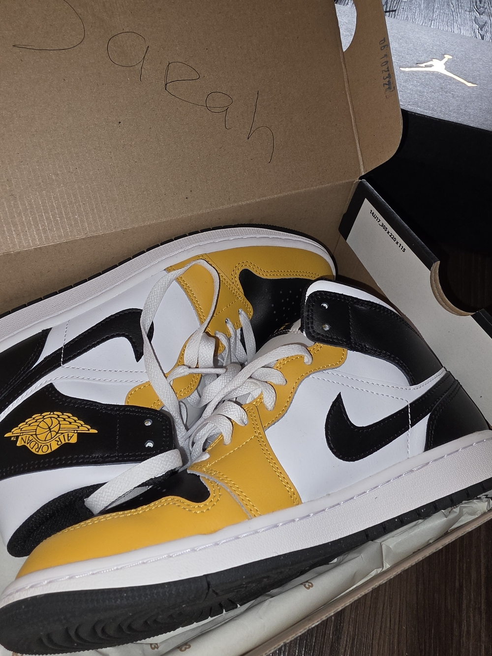 Nike Air Jordan 1 High Yellow Ochre Black White - Picture 4 of 7